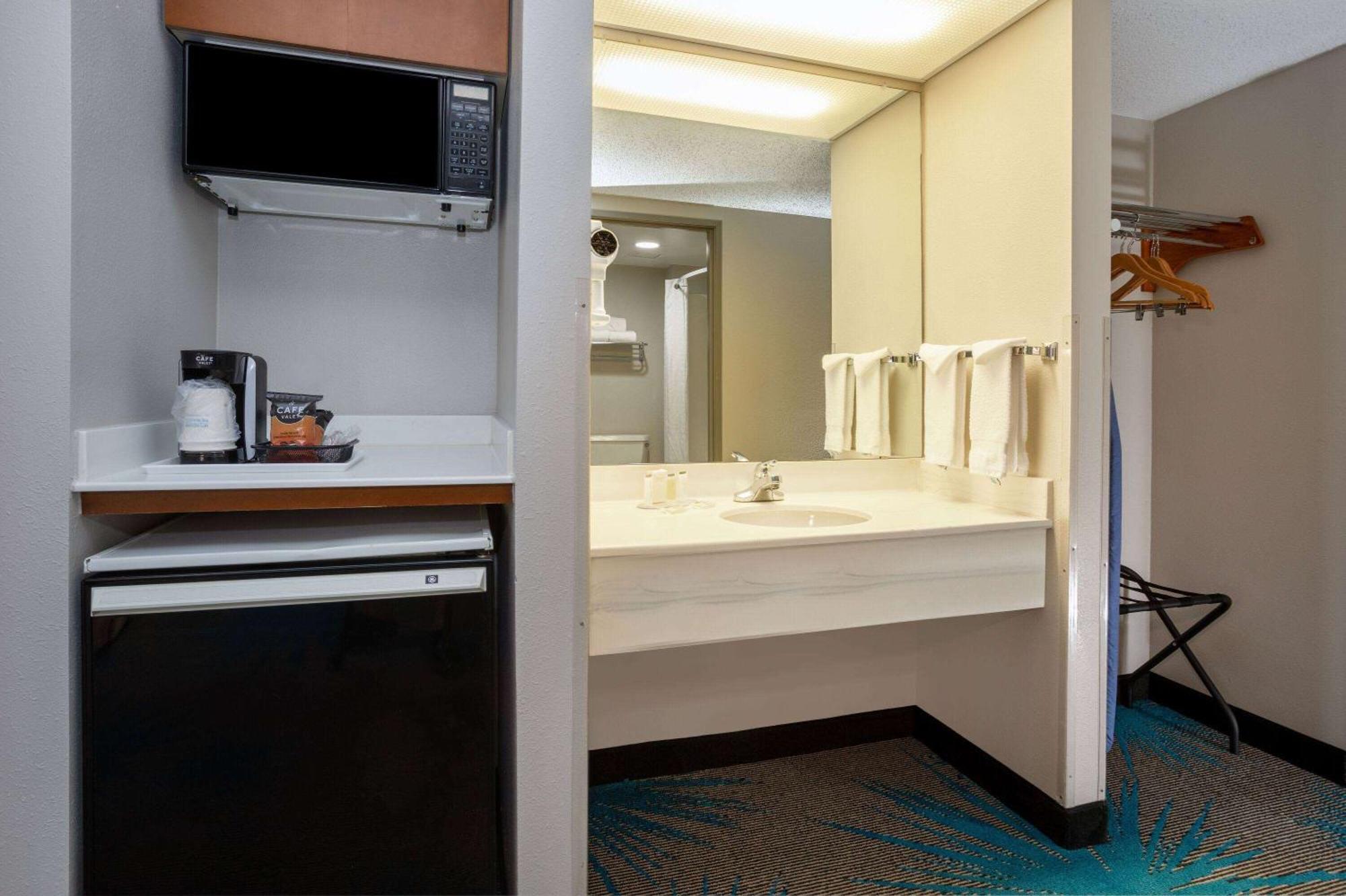 Days Inn & Suites By Wyndham Denver International Airport Kültér fotó