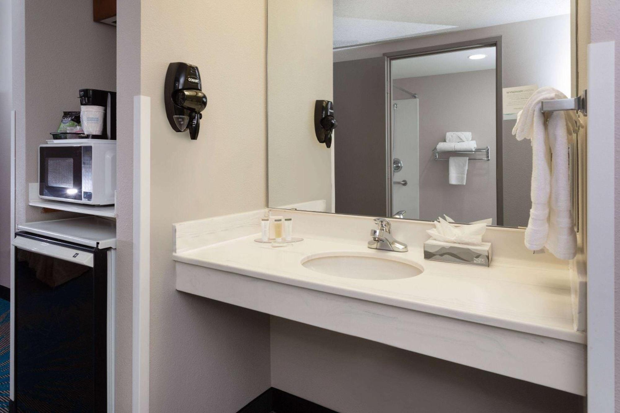 Days Inn & Suites By Wyndham Denver International Airport Kültér fotó