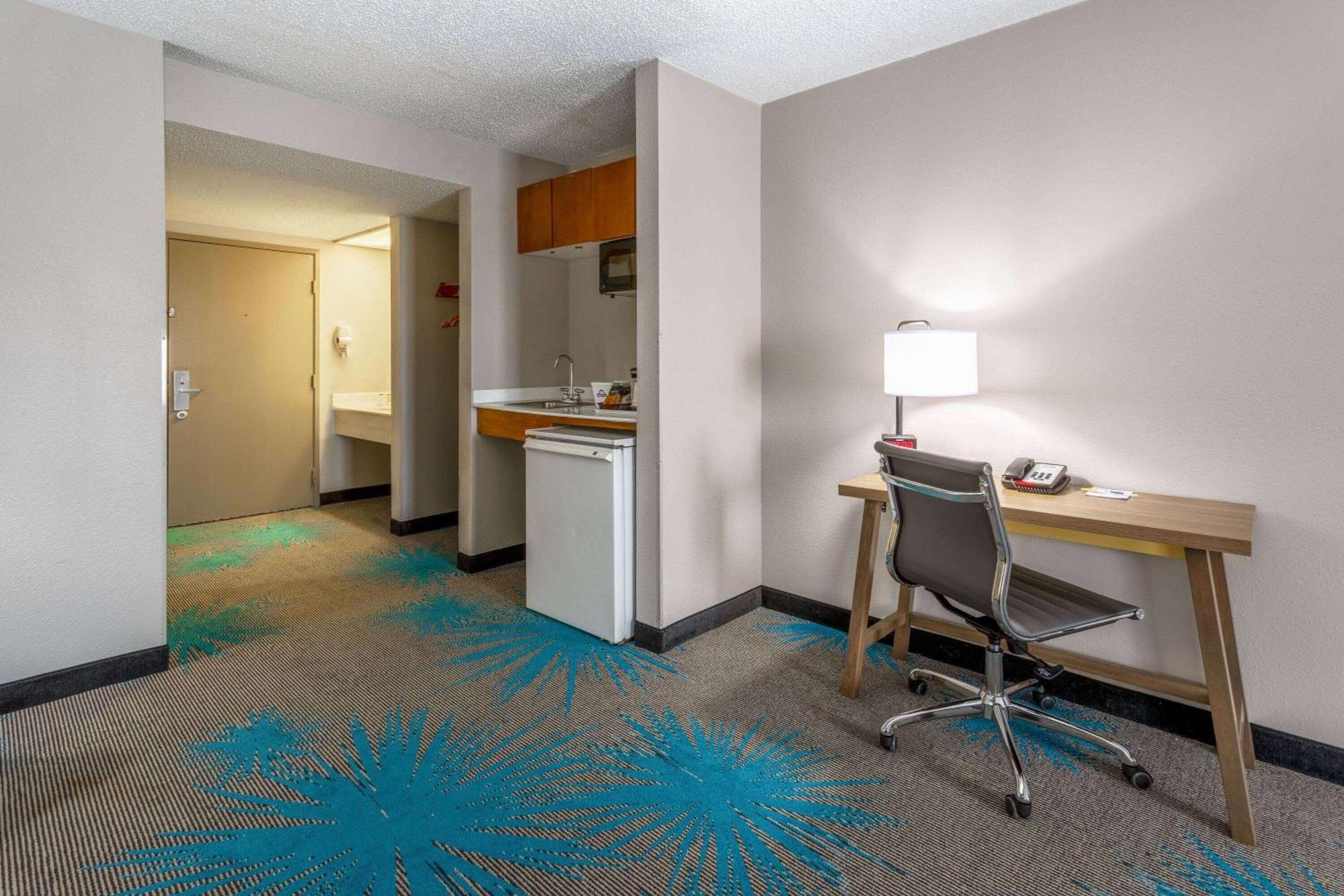 Days Inn & Suites By Wyndham Denver International Airport Kültér fotó