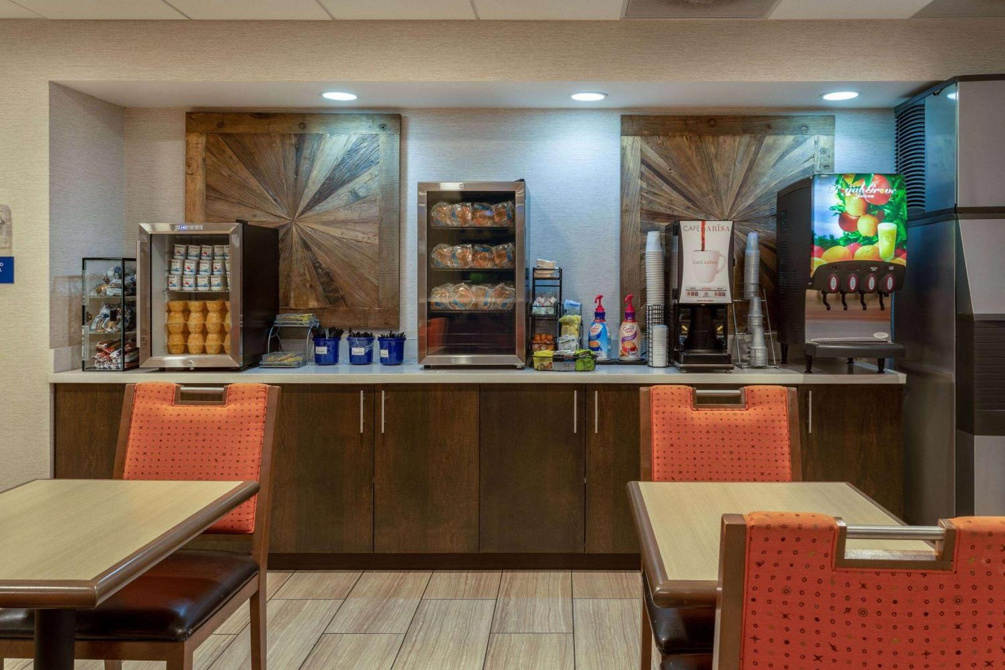 Days Inn & Suites By Wyndham Denver International Airport Kültér fotó