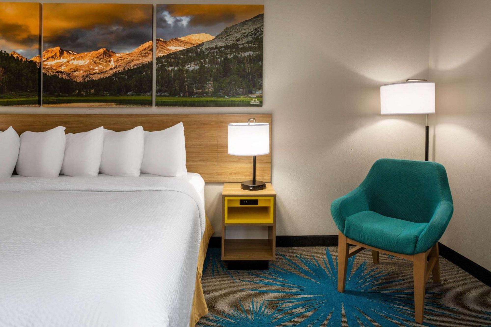 Days Inn & Suites By Wyndham Denver International Airport Kültér fotó