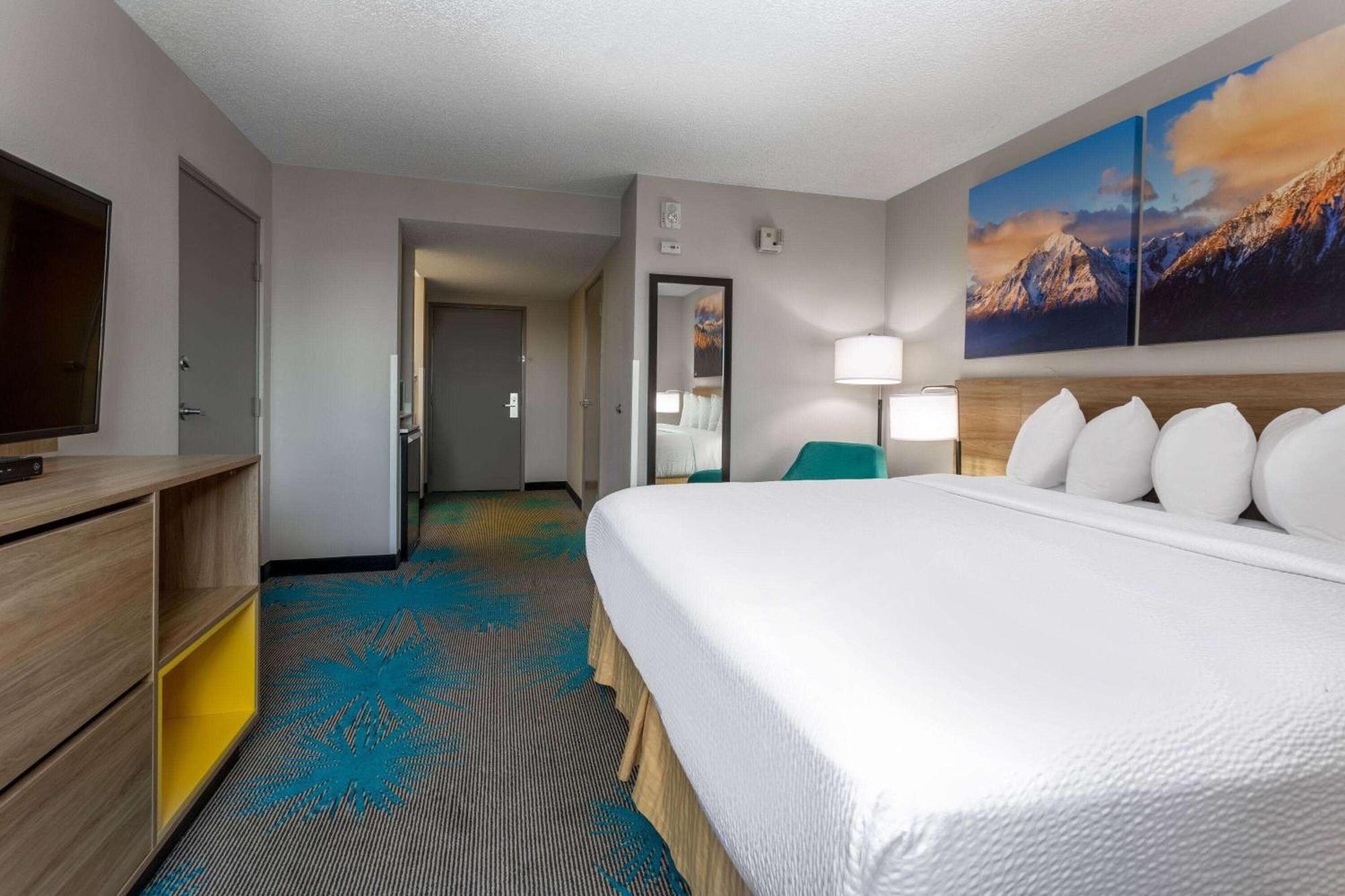 Days Inn & Suites By Wyndham Denver International Airport Kültér fotó