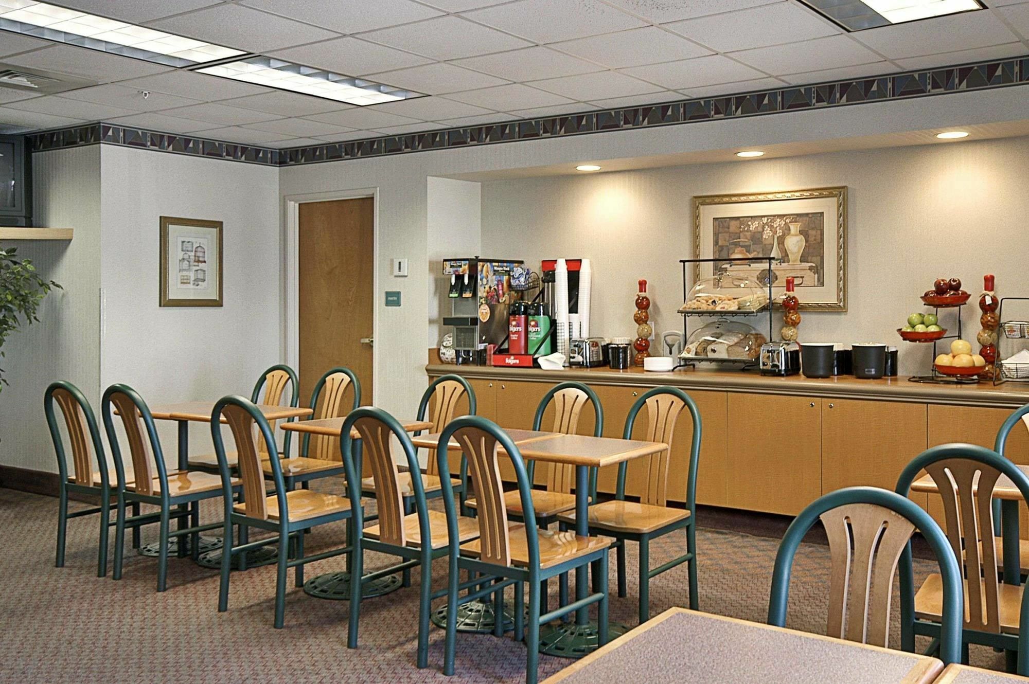 Days Inn & Suites By Wyndham Denver International Airport Kültér fotó