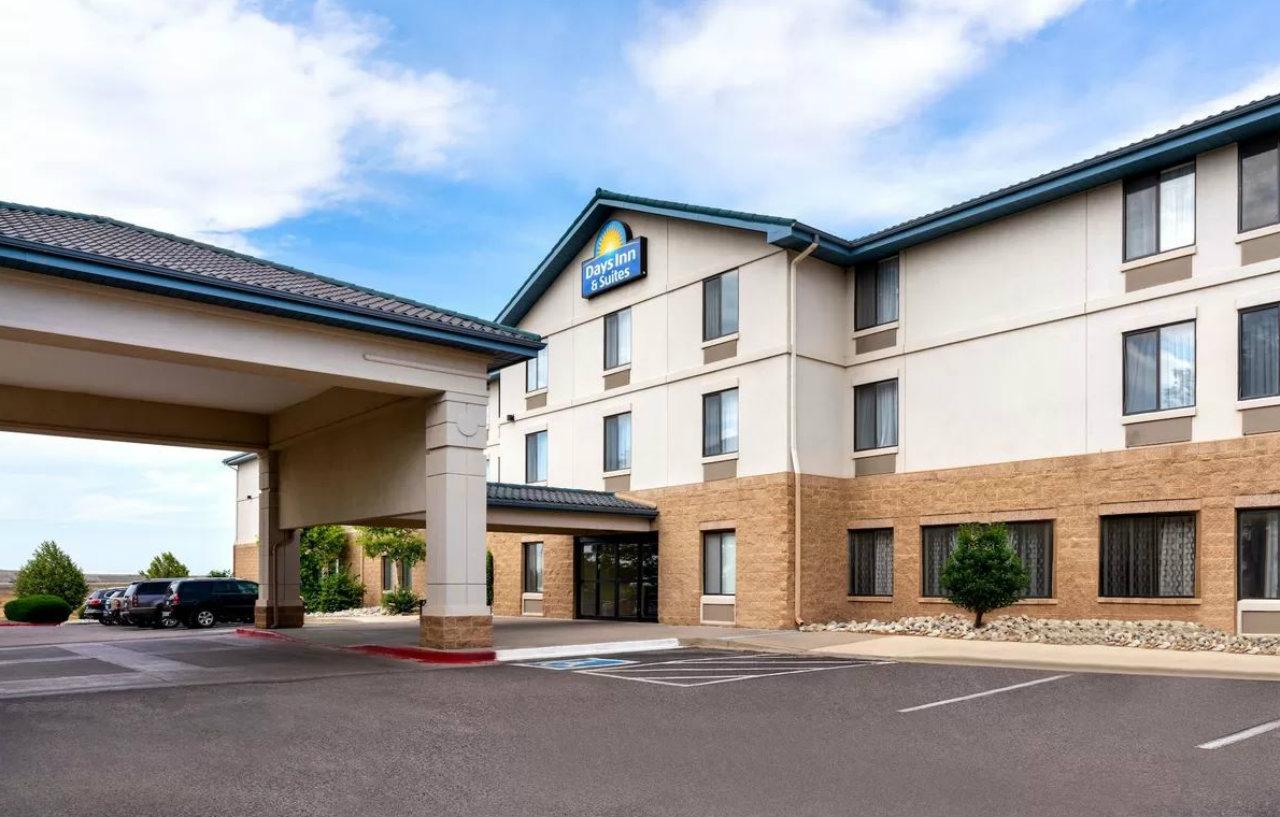 Days Inn & Suites By Wyndham Denver International Airport Kültér fotó
